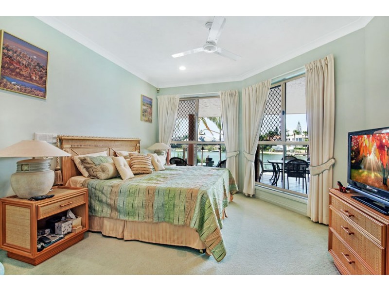 74 EDINBURGH ROAD, Benowa Waters QLD 4217