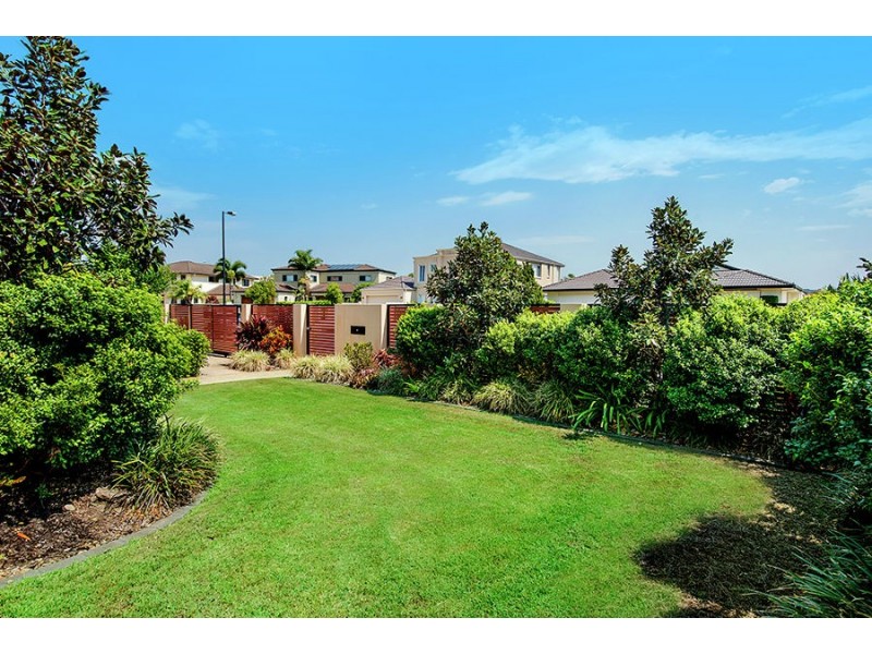 74 EDINBURGH ROAD, Benowa Waters QLD 4217