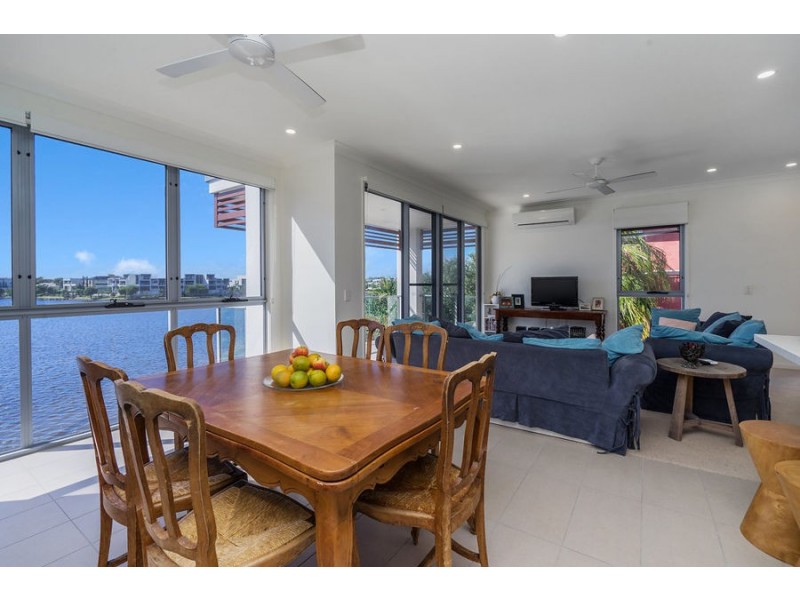 1/3028 The Boulevard, Carrara QLD 4211