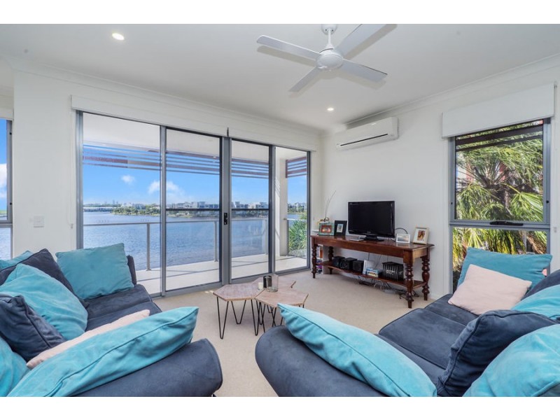 1/3028 The Boulevard, Carrara QLD 4211