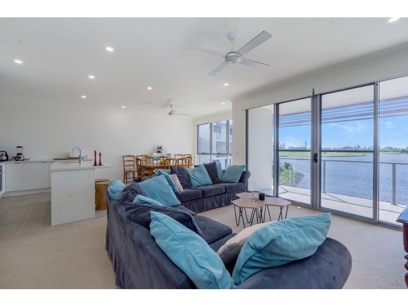 1/3028 The Boulevard, Carrara QLD 4211