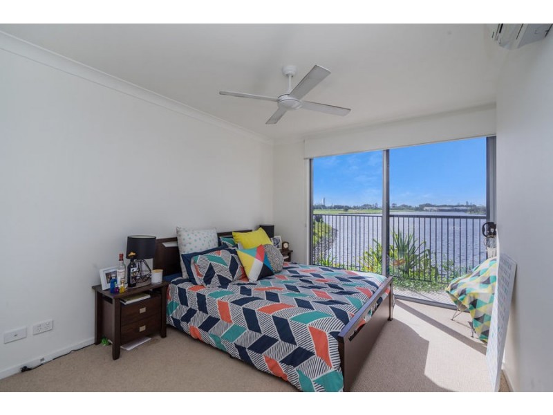1/3028 The Boulevard, Carrara QLD 4211