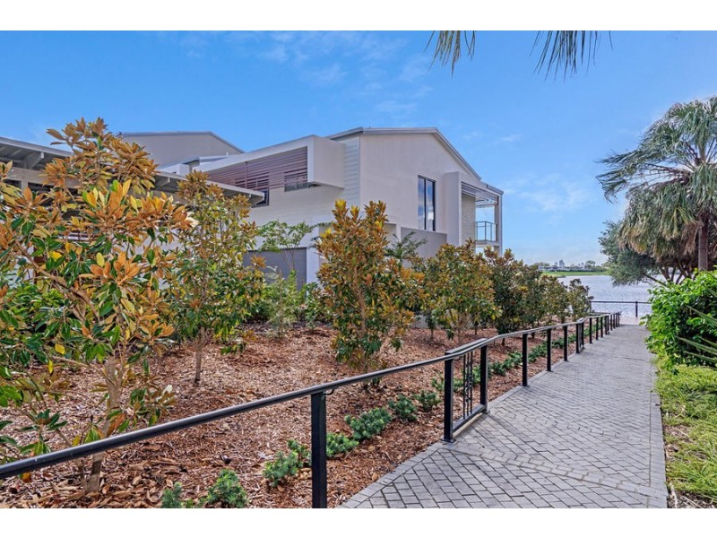 1/3028 The Boulevard, Carrara QLD 4211