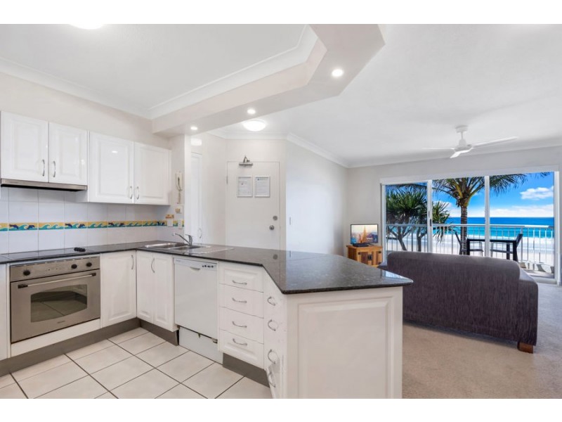 16/2 Seventeenth Avenue, Palm Beach QLD 4221