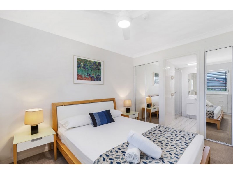 16/2 Seventeenth Avenue, Palm Beach QLD 4221