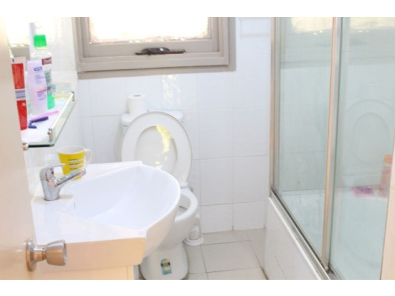 33 Tea Tree Cres, Macquarie Fields NSW 2564