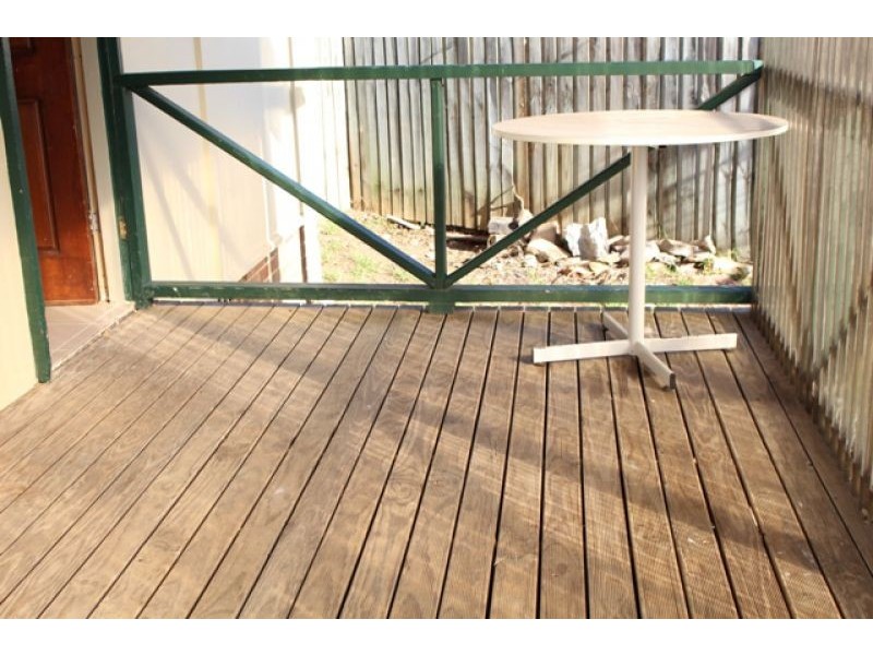 33 Tea Tree Cres, Macquarie Fields NSW 2564