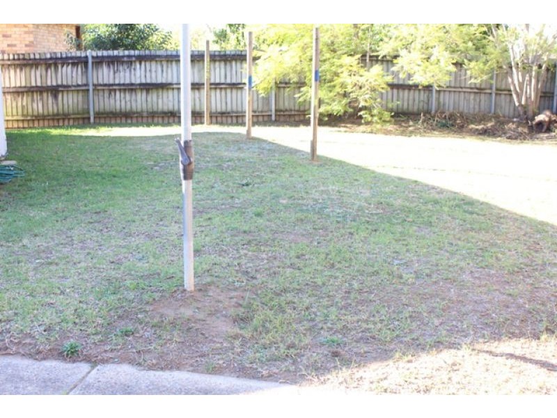 33 Tea Tree Cres, Macquarie Fields NSW 2564