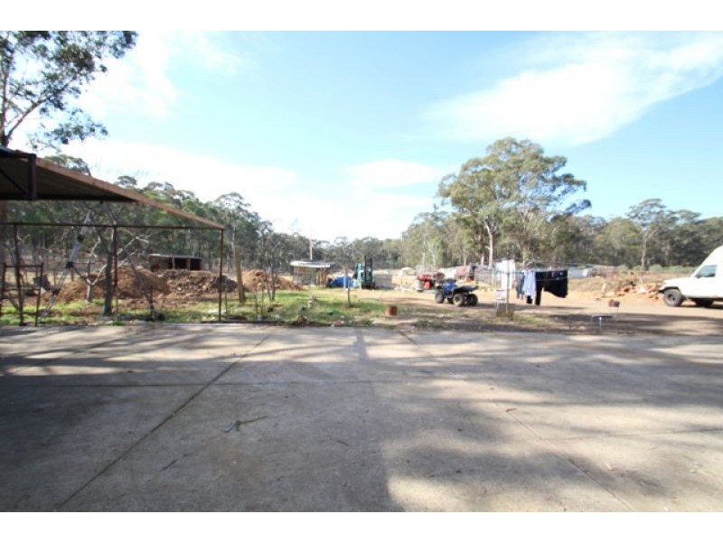 27 Eagleview Rd, Minto NSW 2566