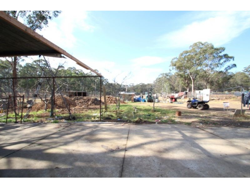 27 Eagleview Rd, Minto NSW 2566