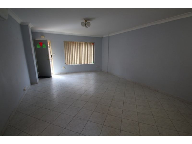 3/32 Hoxton Park Rd, Liverpool NSW 2170