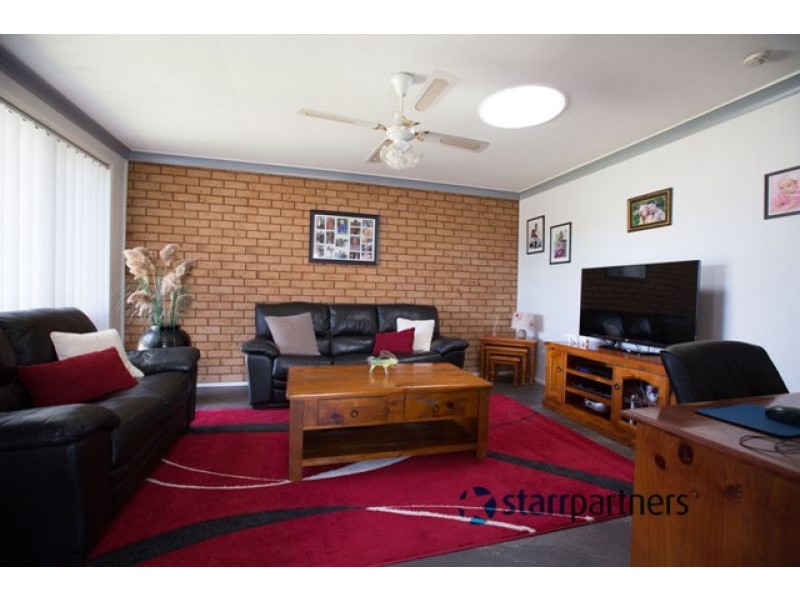 37 Cochrane St, Minto NSW 2566