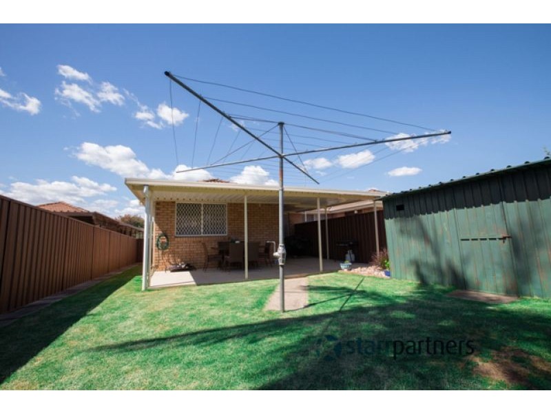 37 Cochrane St, Minto NSW 2566