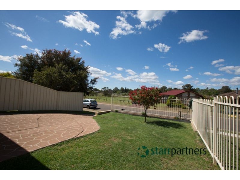 37 Cochrane St, Minto NSW 2566