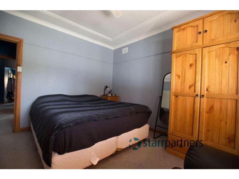 13 Durham St, Minto NSW 2566