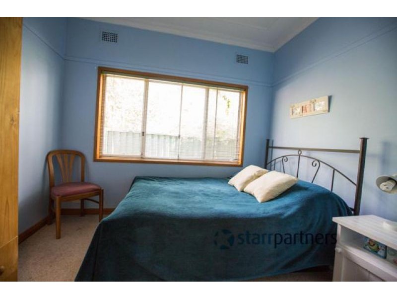 13 Durham St, Minto NSW 2566