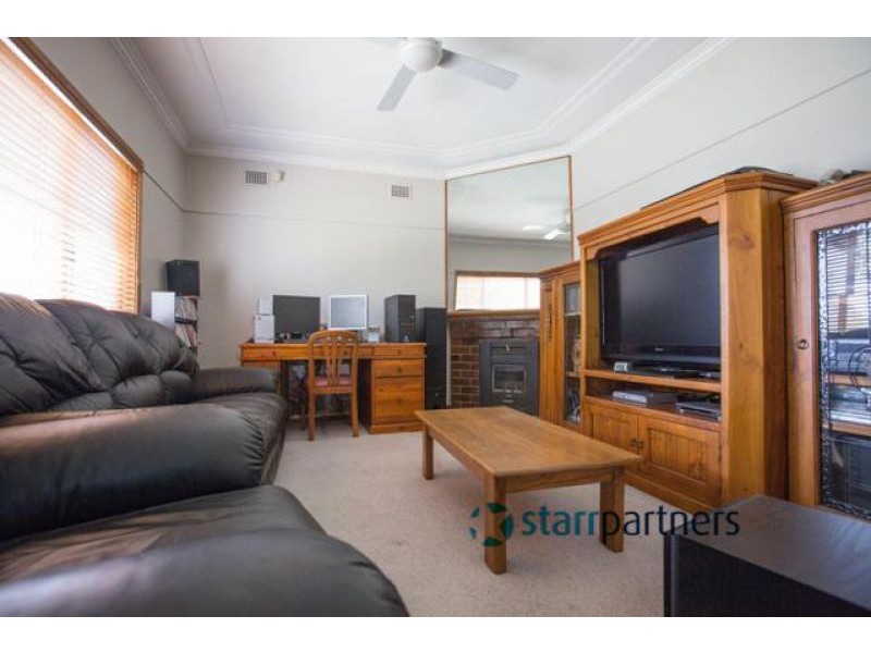 13 Durham St, Minto NSW 2566
