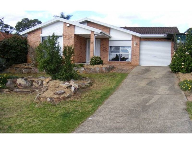 4 Kemp Pl, Minto NSW 2566