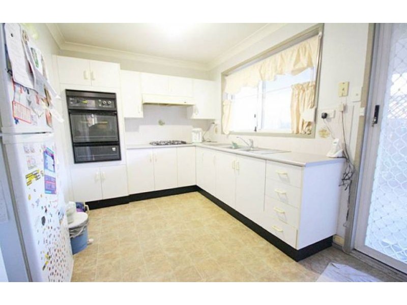 4 Kemp Pl, Minto NSW 2566