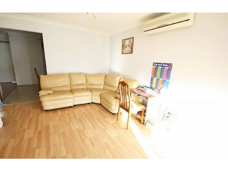 4 Kemp Pl, Minto NSW 2566
