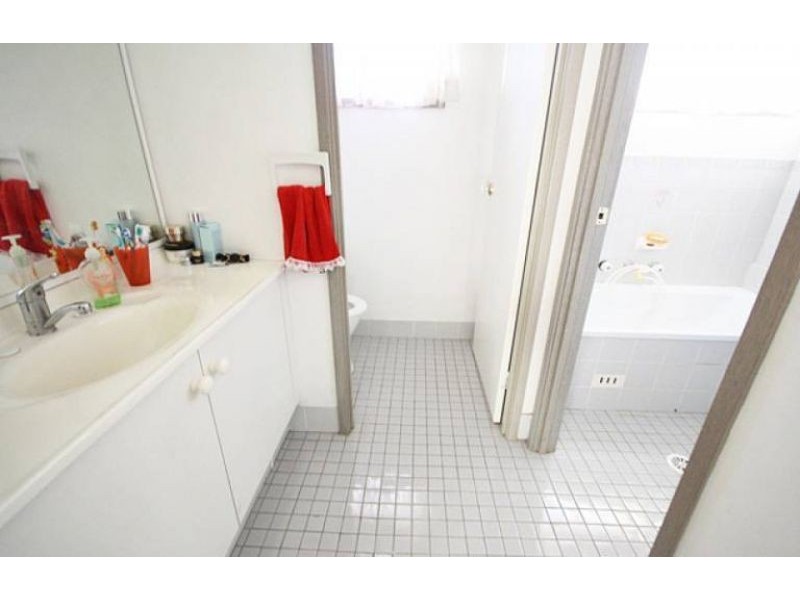 4 Kemp Pl, Minto NSW 2566
