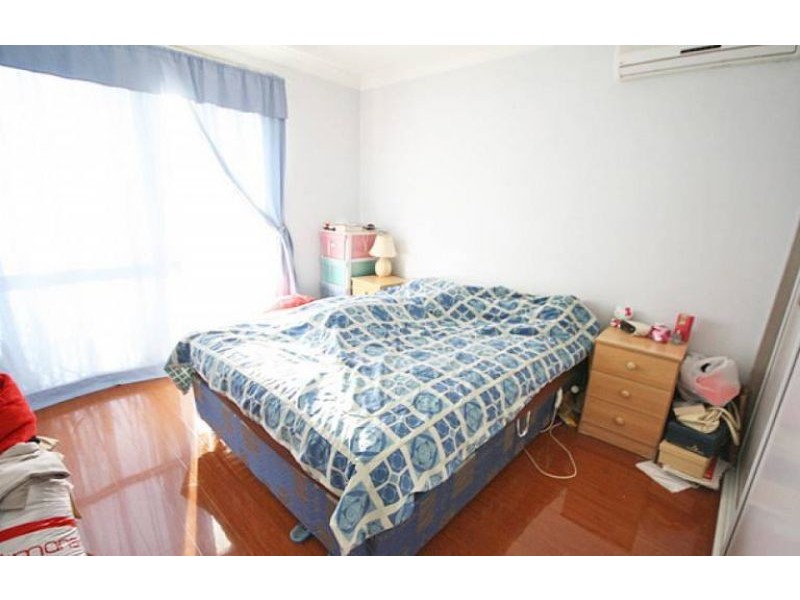 4 Kemp Pl, Minto NSW 2566
