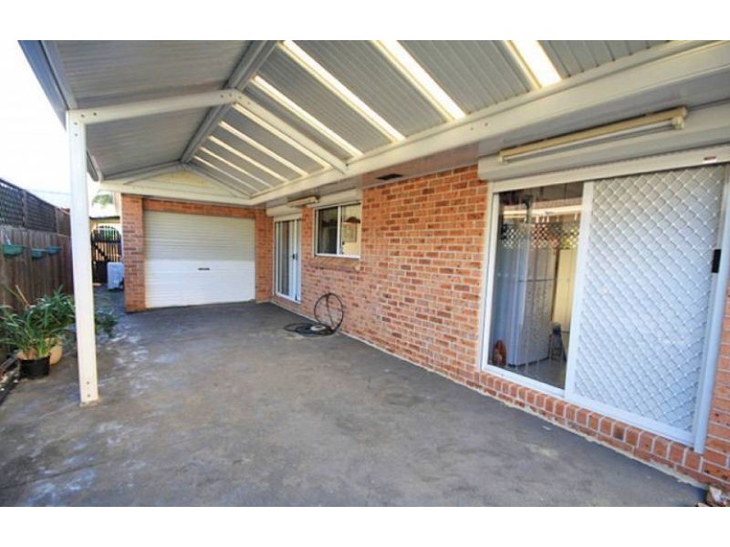 4 Kemp Pl, Minto NSW 2566