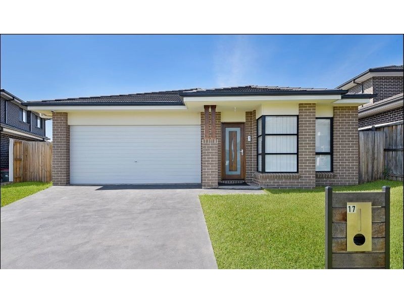 17 Pioneer Drive, Carnes Hill NSW 2171