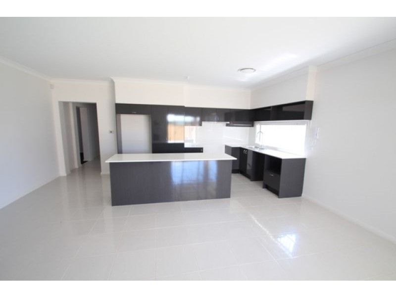 17 Pioneer Drive, Carnes Hill NSW 2171