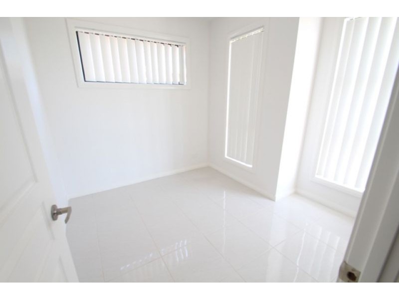 17 Pioneer Drive, Carnes Hill NSW 2171