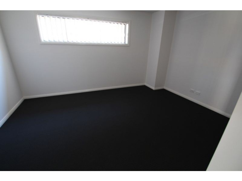 17 Pioneer Drive, Carnes Hill NSW 2171