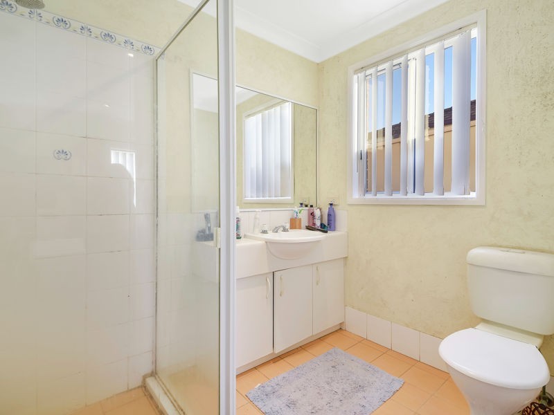 60 Crommelin Ave, St Helens Park NSW 2560