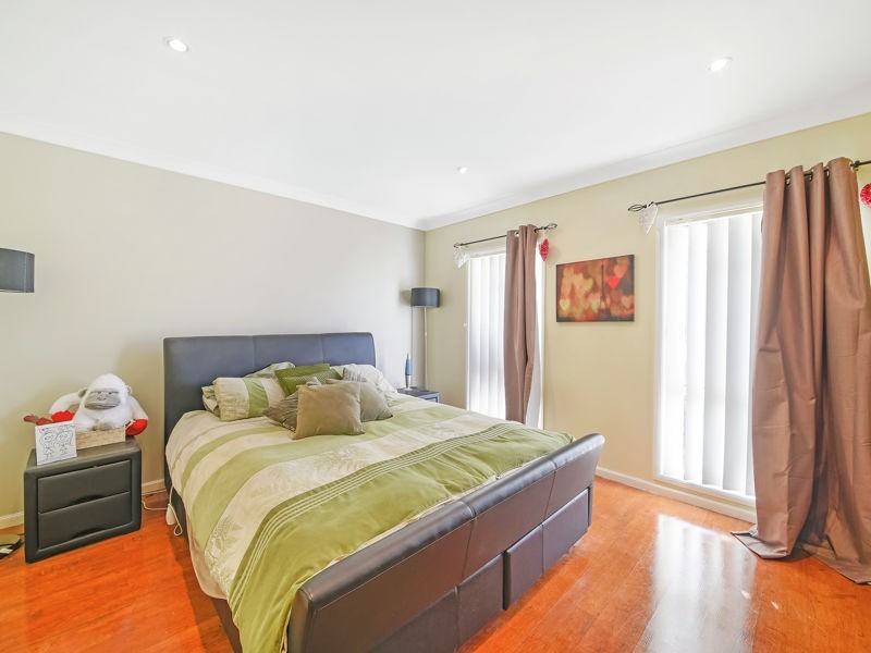 60 Crommelin Ave, St Helens Park NSW 2560