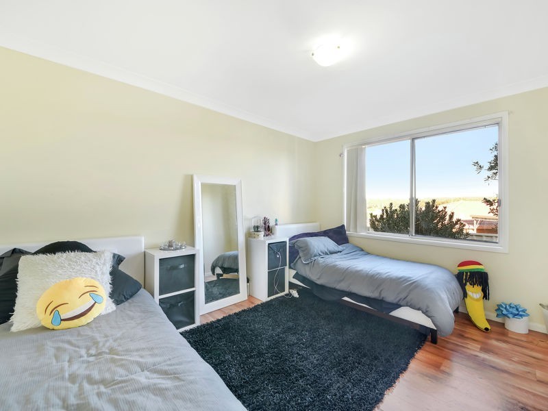 60 Crommelin Ave, St Helens Park NSW 2560