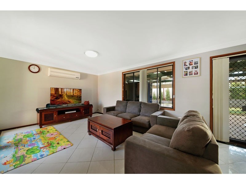 8 Kemp Place, Minto NSW 2566