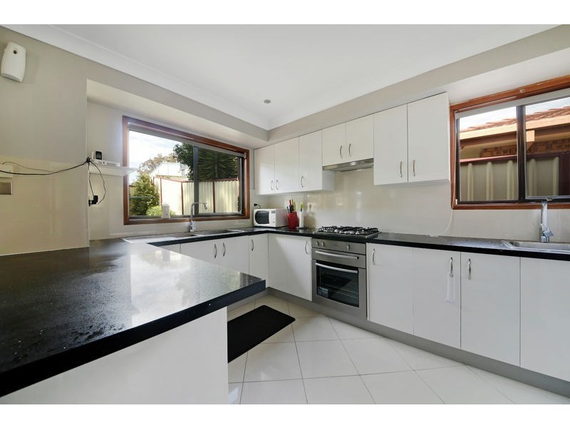 8 Kemp Place, Minto NSW 2566