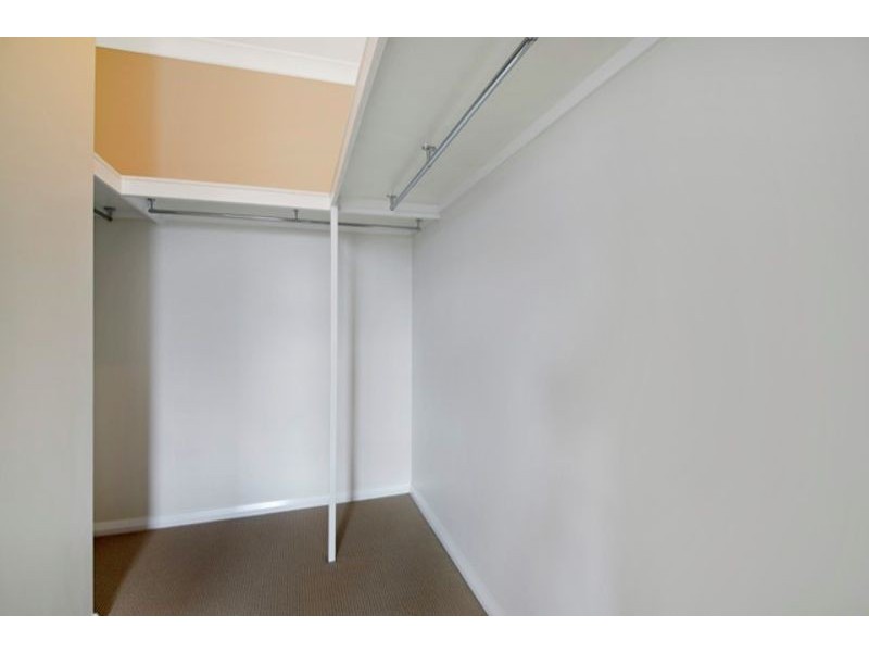 42 Feathertop Avenue (OFF Cathedral Ave Minto ), Minto NSW 2566