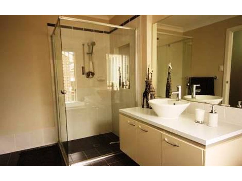 28 Snowy Ave, Minto NSW 2566