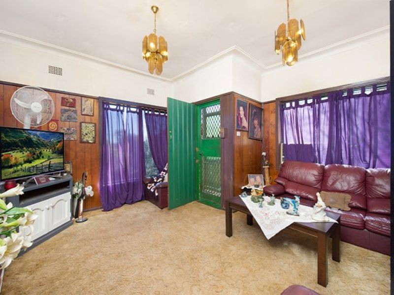 5 Sheather Place, Campbelltown NSW 2560