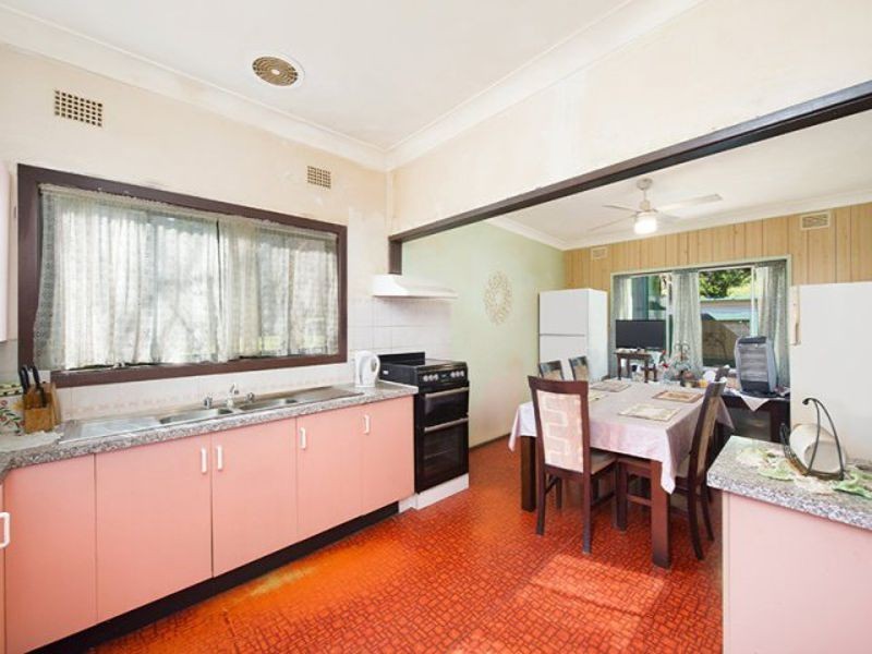5 Sheather Place, Campbelltown NSW 2560