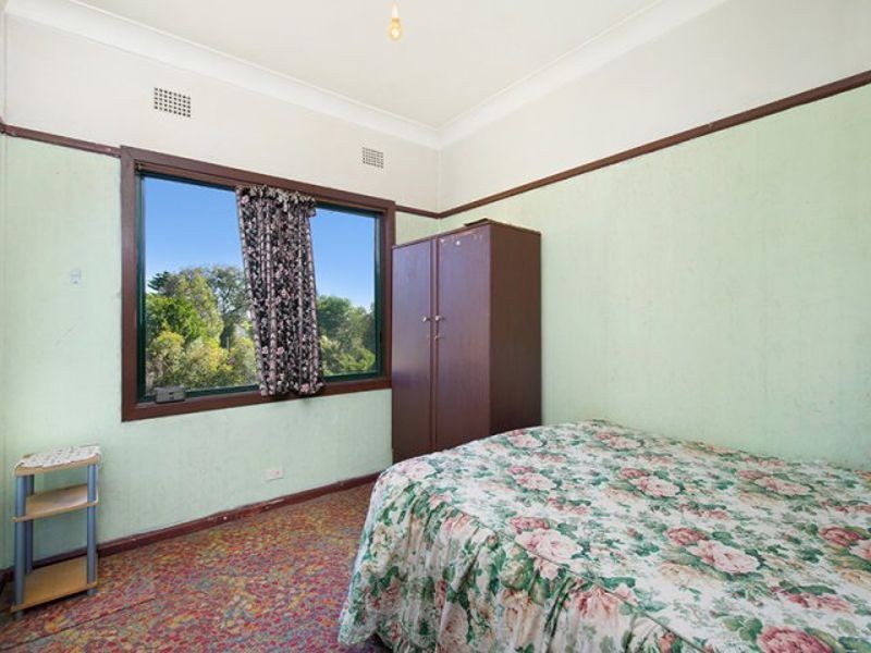 5 Sheather Place, Campbelltown NSW 2560
