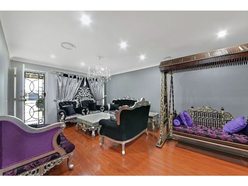 9/14 Benham  Rd, Minto NSW 2566