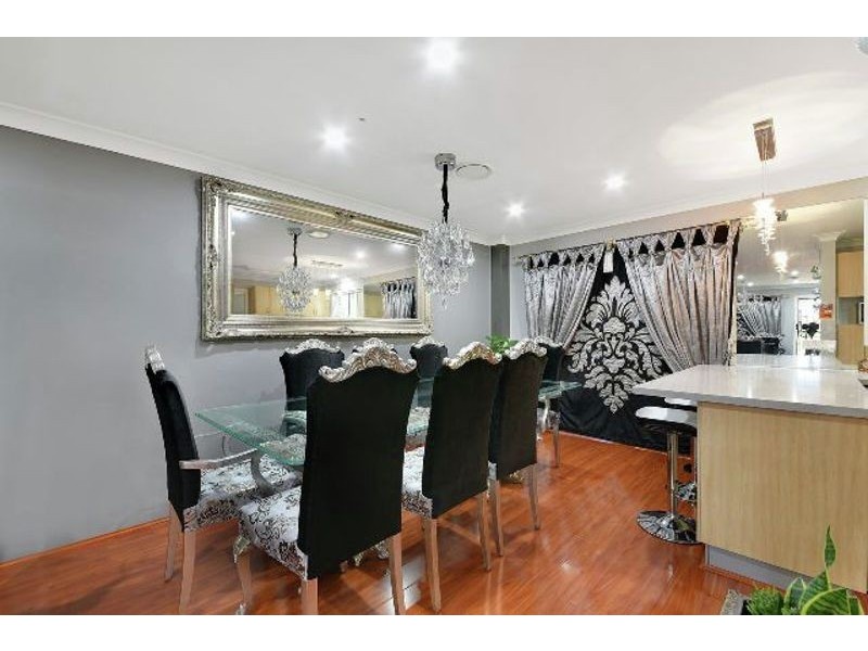 9/14 Benham  Rd, Minto NSW 2566