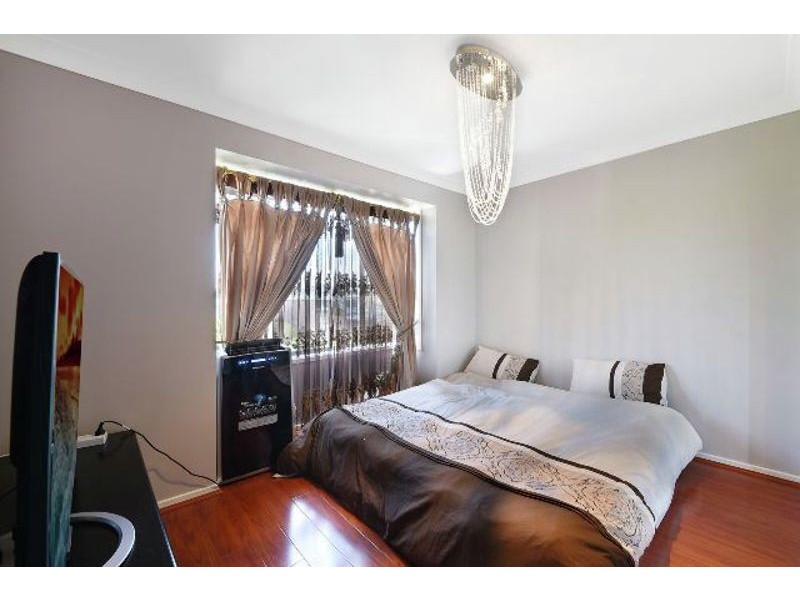 9/14 Benham  Rd, Minto NSW 2566