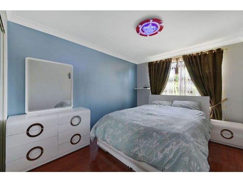 9/14 Benham  Rd, Minto NSW 2566