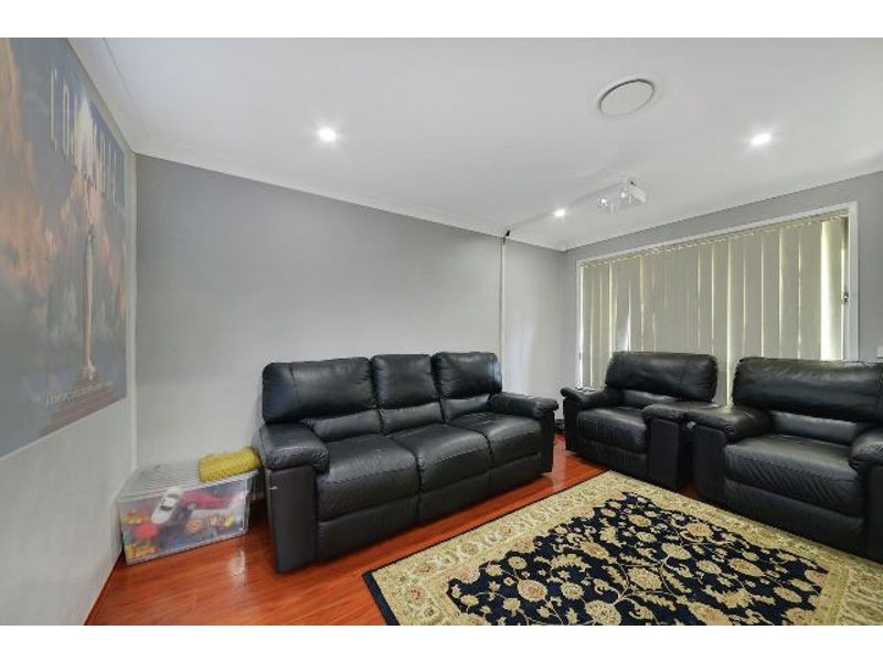 9/14 Benham  Rd, Minto NSW 2566