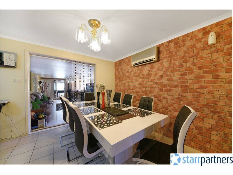 18 DUMFRIES ST, St Andrews NSW 2566