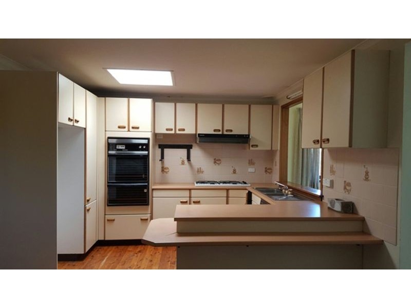 9 Aberdeen Rd, St Andrews NSW 2566