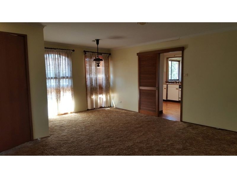 9 Aberdeen Rd, St Andrews NSW 2566