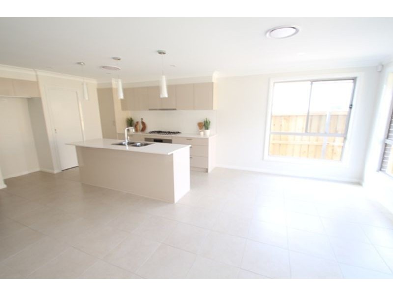 22 McCLINTOCK AVE, Minto NSW 2566